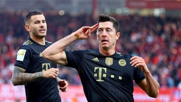 ليفاندوفسكي ولوكاس