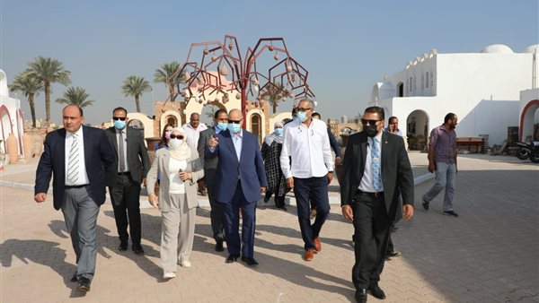 محافظ القاهرة خلال