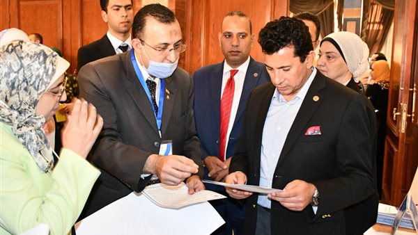 أشرف صبحي وزير الشباب