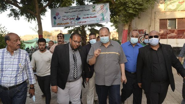 محافظ أسيوط خلال