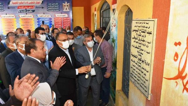 محافظ الشرقية خلال