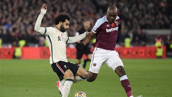 محمد صلاح ومدافع