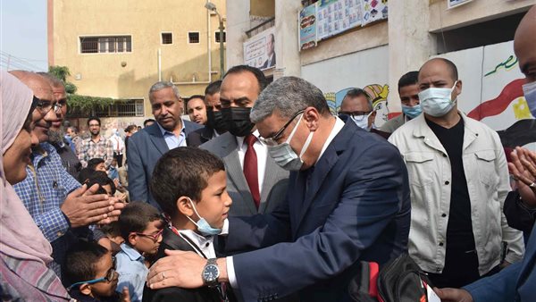 محافظ المنيا خلال