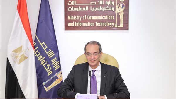 عمرو طلعت وزير الاتصالات