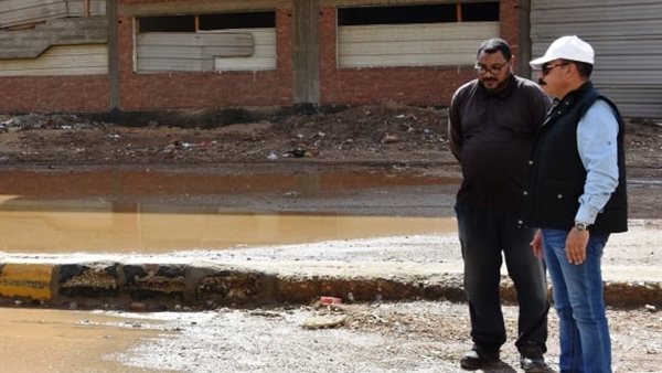 محافظ أسوان خلال