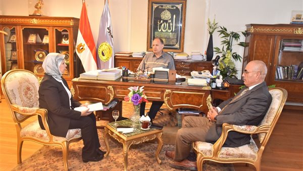 محافظ اسيوط خلال