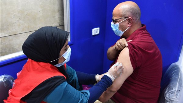 تطعيم المواطنين بلقاح