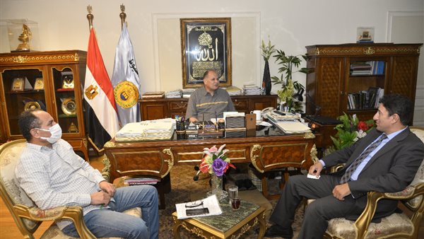 محافظ اسيوط خلال