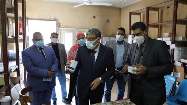 محافظ المنيا خلال