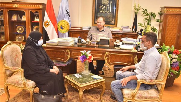 محافظ اسيوط خلال