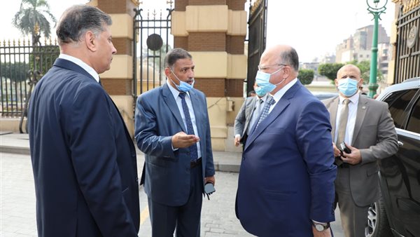 محافظ القاهرة خلال