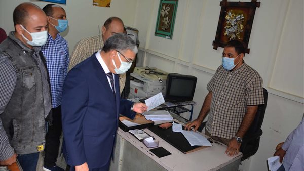 محافظ المنيا خلال