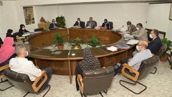 محافظ أسيوط خلال