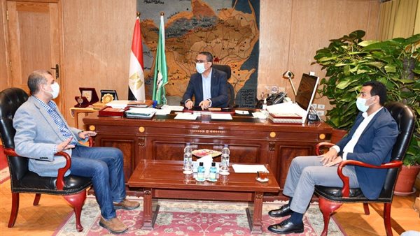 محافظ الفيوم خلال