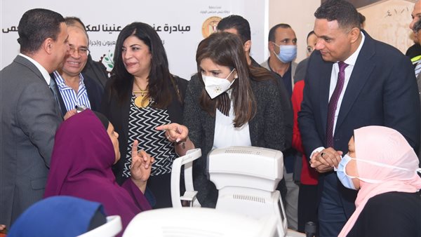 وزيرة الهجرة ومحافظ