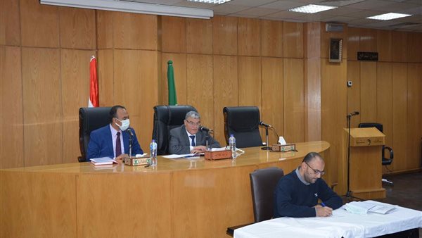 محافظ المنيا خلال