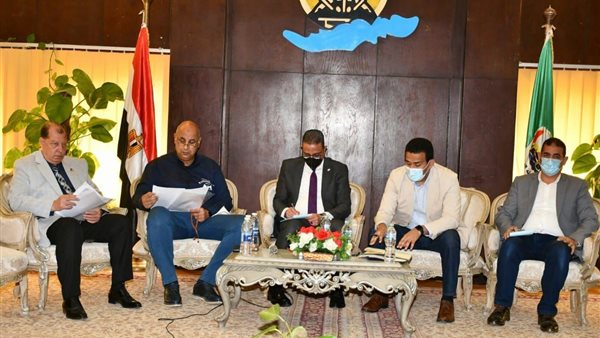 محافظ الفيوم خلال