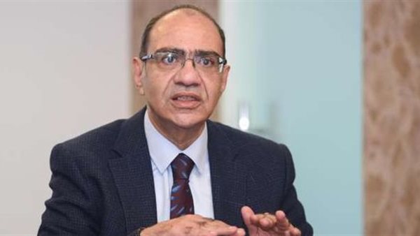 الدكتور حسام حسنى