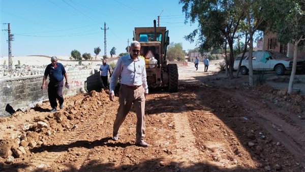 جانب من متابعة العمل