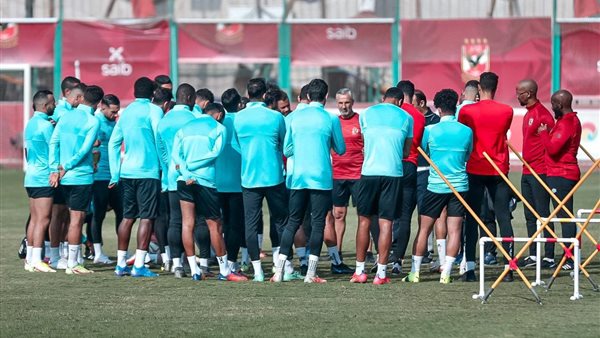 موسيمانى يحاضر لاعبى