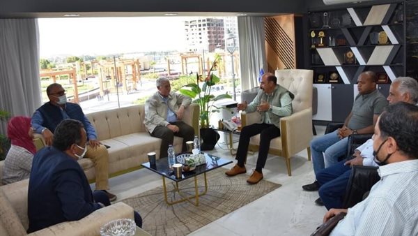 محافظ أسوان خلال