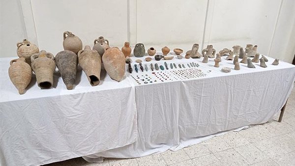 القطع الأثرية 