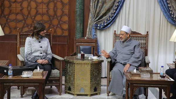 نبيلة مكرم وأحمد