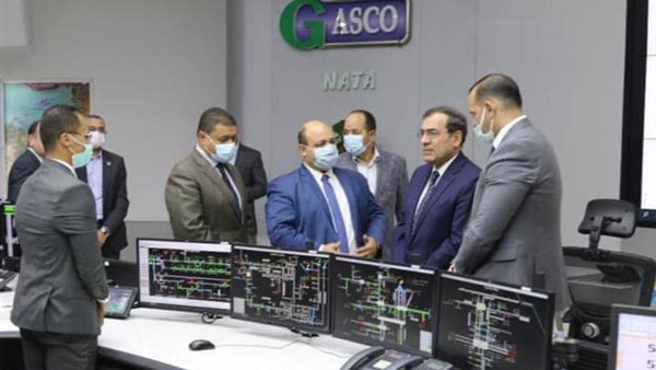 وزير البترول خلال