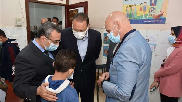 محافظ الشرقية خلال