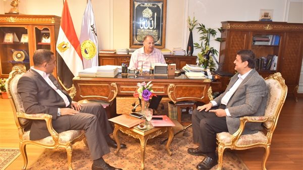 محافظ أسيوط خلال