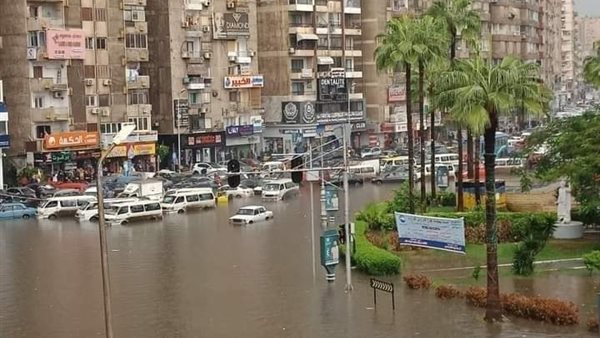 مياه الامطار تغمر