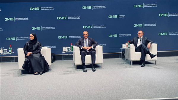 عمرو طلعت وزير الاتصالات