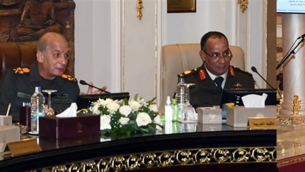 وزير الدفاع يحضر