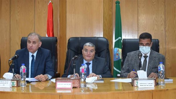 محافظ المنيا خلال