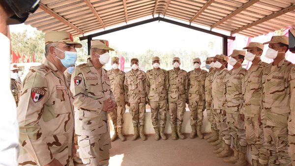 وزير الدفاع خلال