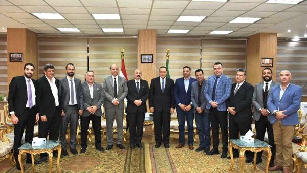 لقاء المحافظ 