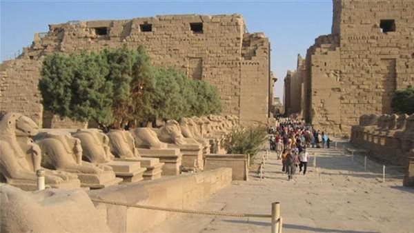 سياح الأقصر - صورة