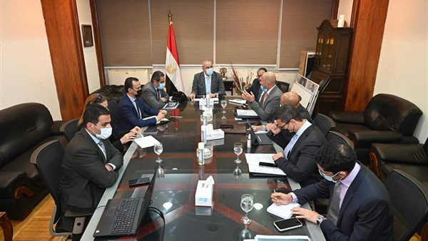 وزير الاسكان خلال