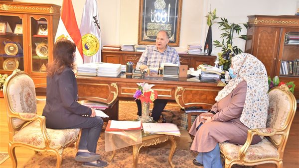 محافظ اسيوط خلال