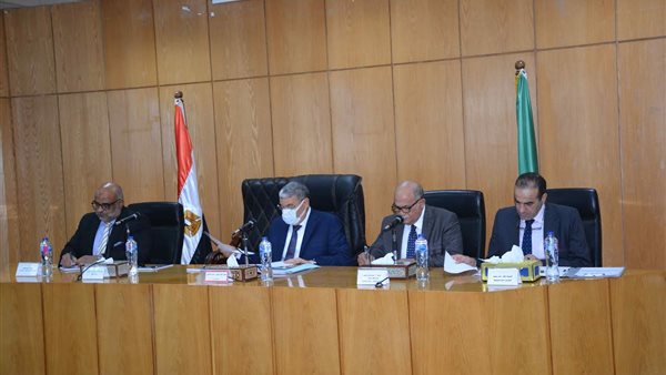 محافظ المنيا خلال