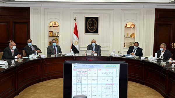 وزير الاسكان خلال