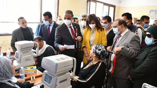 وزيرة الهجرة ومحافظ