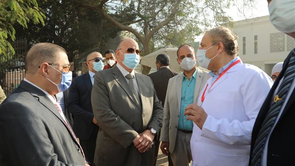 محافظ القاهرة خلال