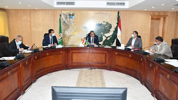 محافظ الفيوم خلال