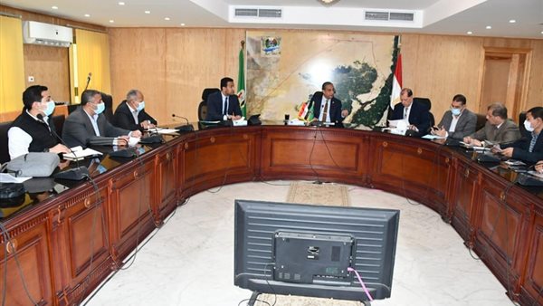 محافظ الفيوم خلال