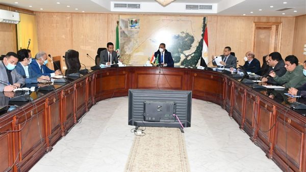 محافظ الفيوم خلال