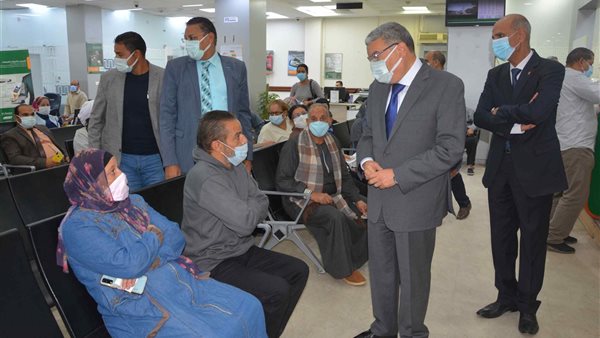 محافظ المنيا خلال