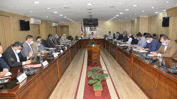 محافظ اسيوط خلال