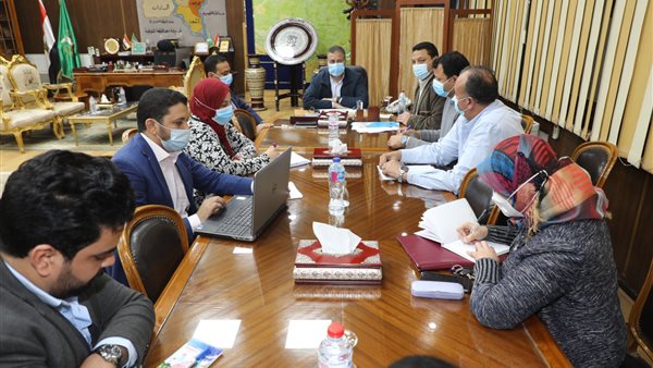 محافظ المنوفية خلال