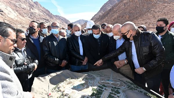 وزير الاسكان خلال